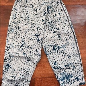 Lululemon Athletica Blue and White Patterned Leggings Size 6